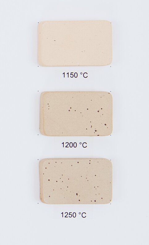 Stengodslera beige med prickar och chamotte - 1000-1240�C - vid frost se FAQ