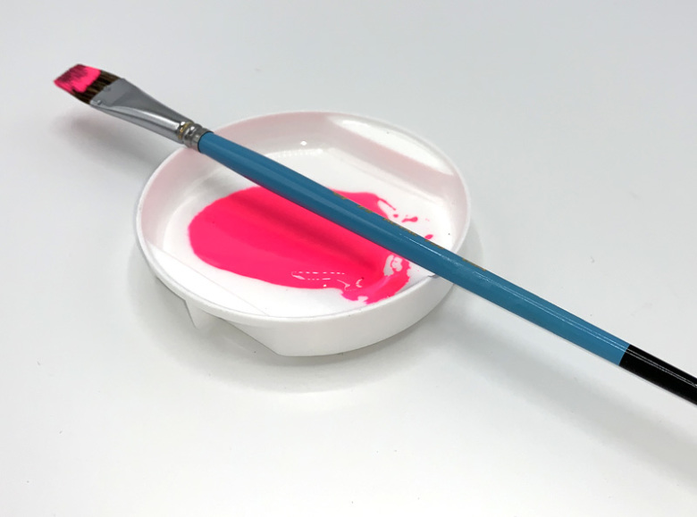 Plastsk�l med penselh�llare